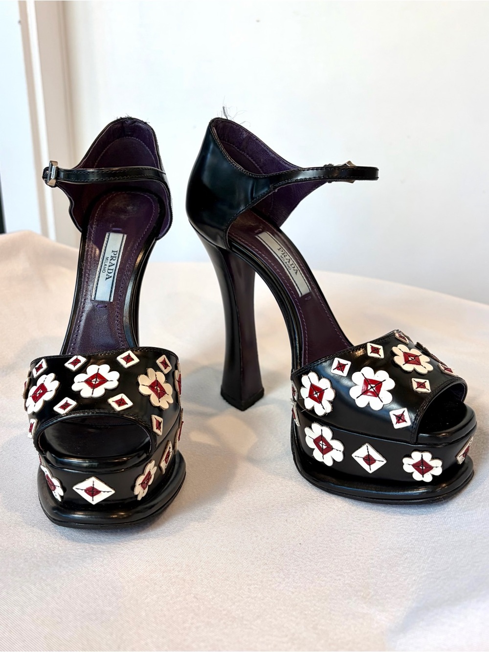 Prada 2012 Rare Platform Buckle Sandals w/floral appliqués, blk/white/red,36 - Picture 3 of 16
